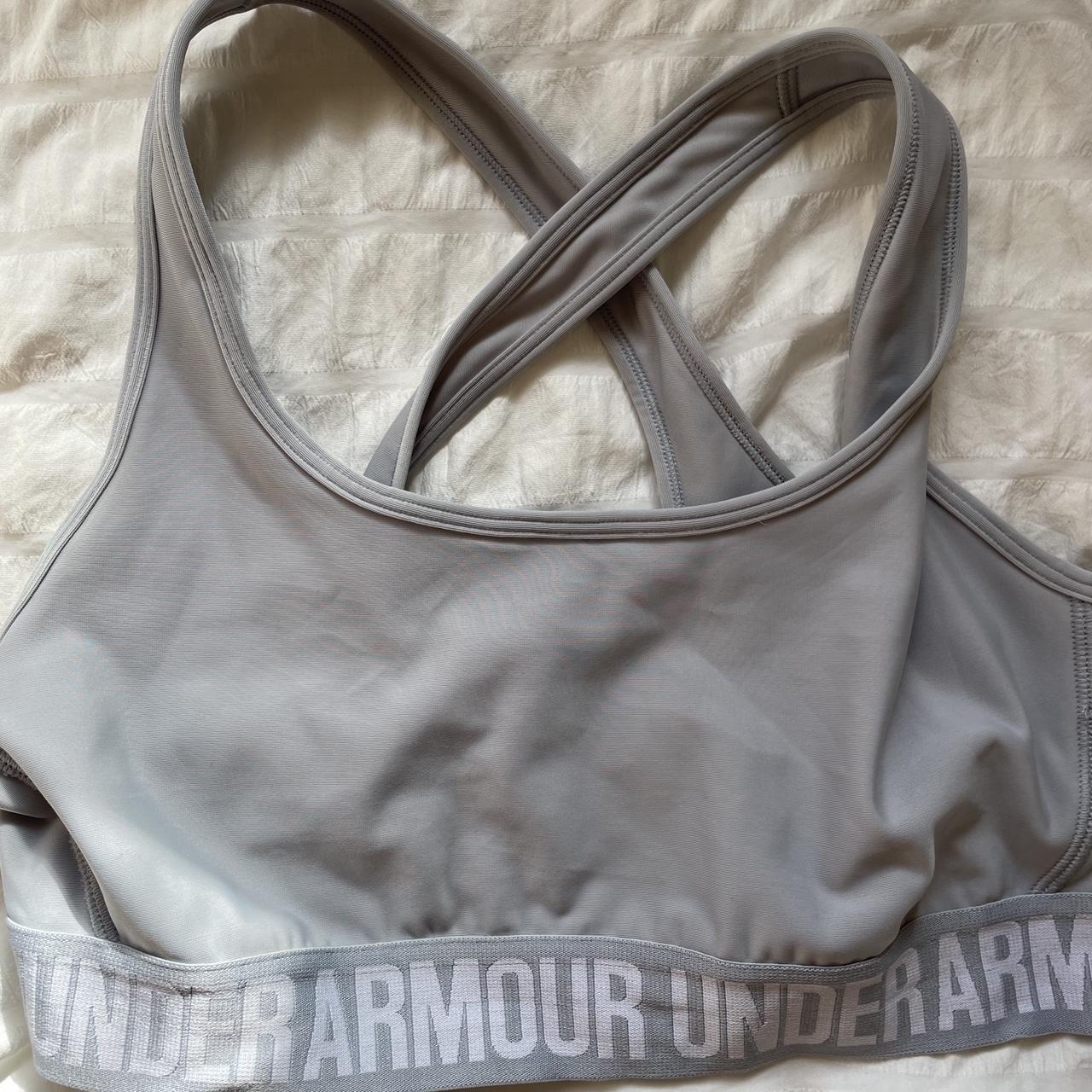 Under armour bra size small No size tag see - Depop