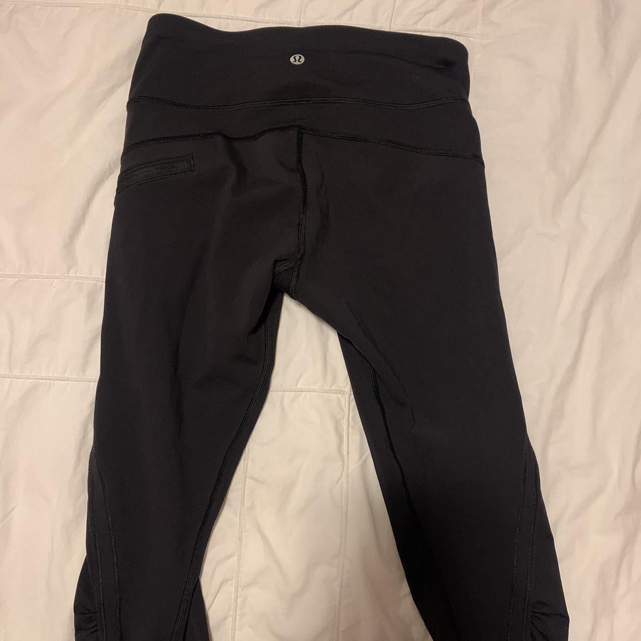 Lululemon 3/4 capri yoga pants size 6 black. Item is - Depop