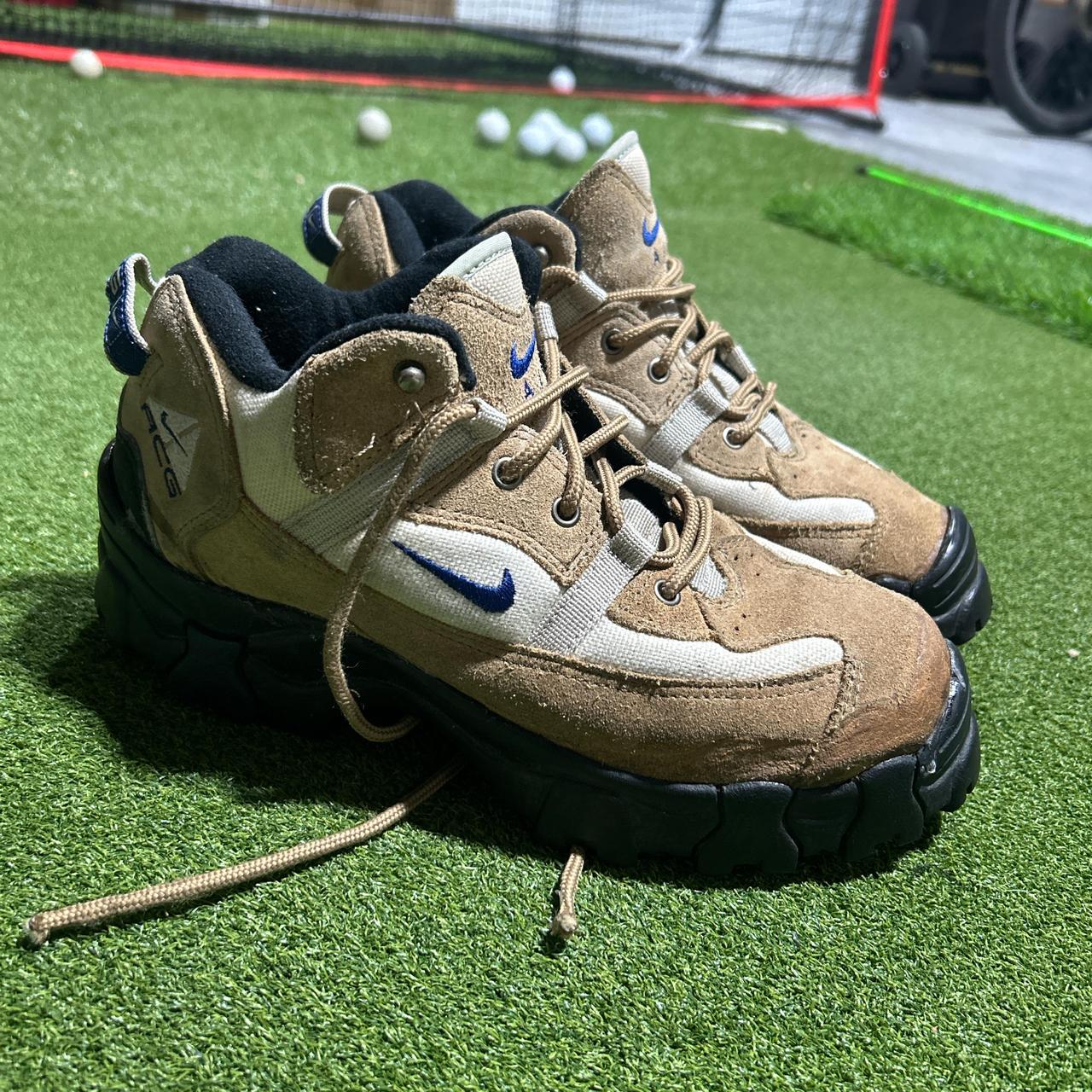 nike acg boots tan