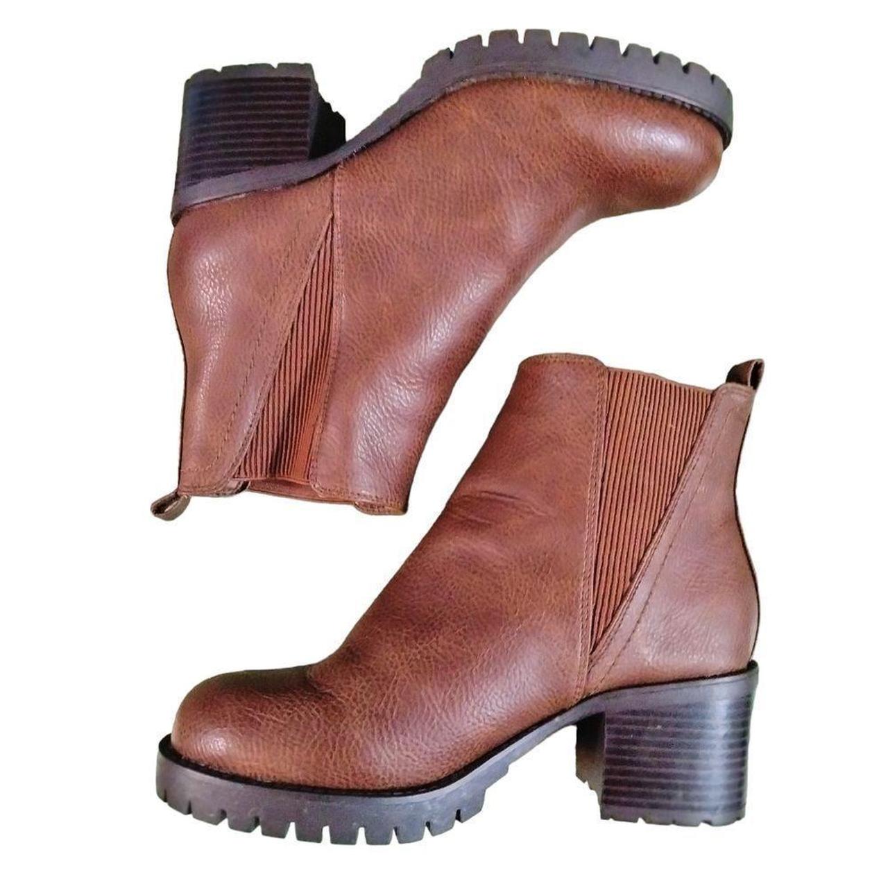 Jody ribbed block sale heel chelsea boot