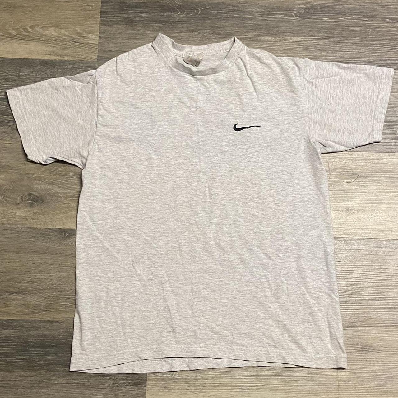 Y2k Heather White Grey Nike Logo Tee 27 Length 21 - Depop