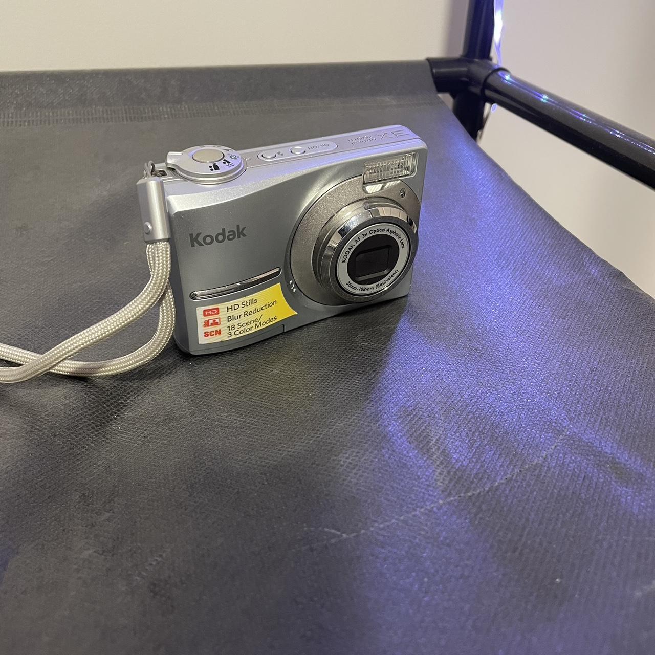 The Kodak EasyShare C913 digital camera takes such... Depop