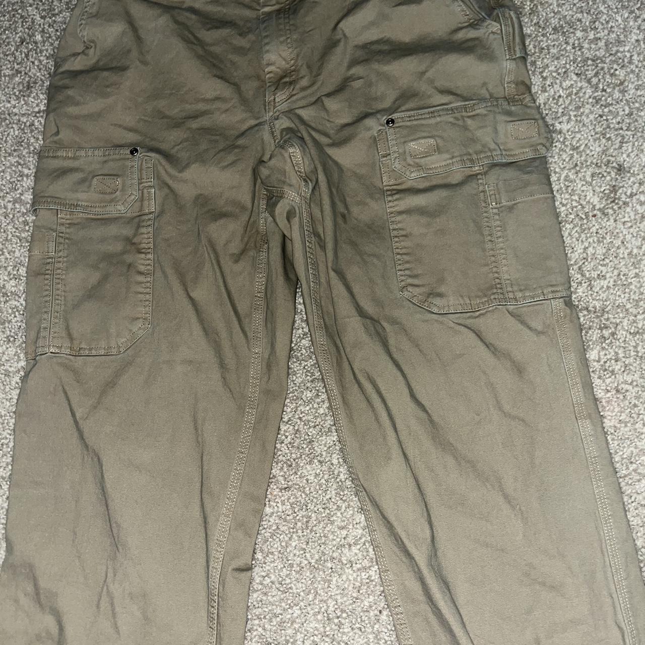 Tan cargos 40x32 - Depop