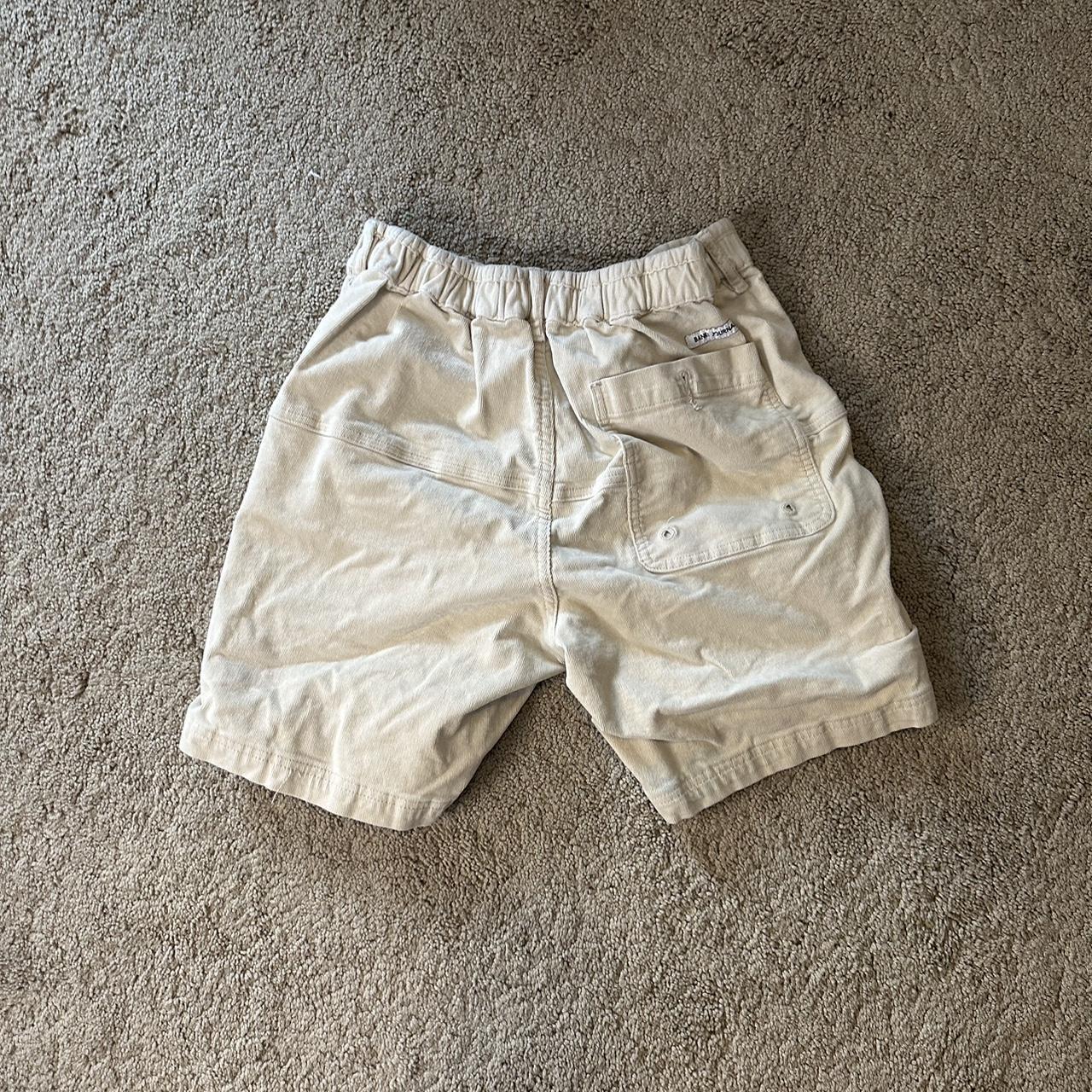 Tillys Men's Cream Shorts (3)
