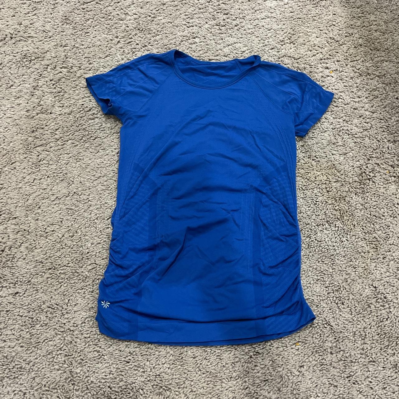  Dark blue athleta shirt has scrunches sides Depop