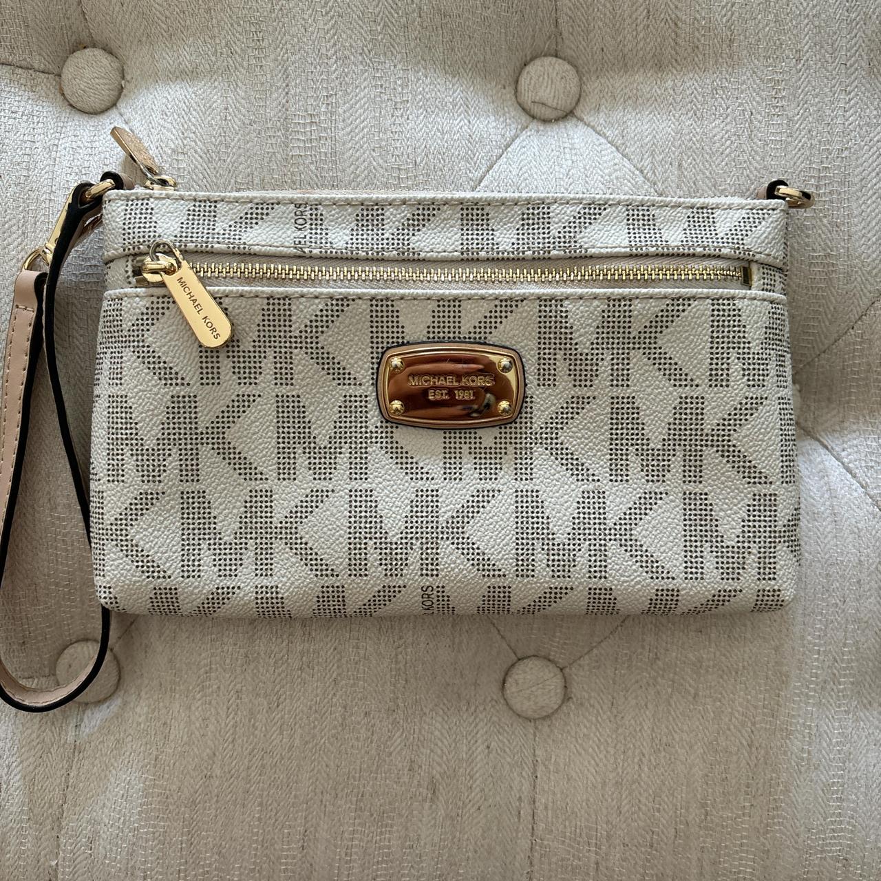 Newest Great Condition Michael Kors Wristlet