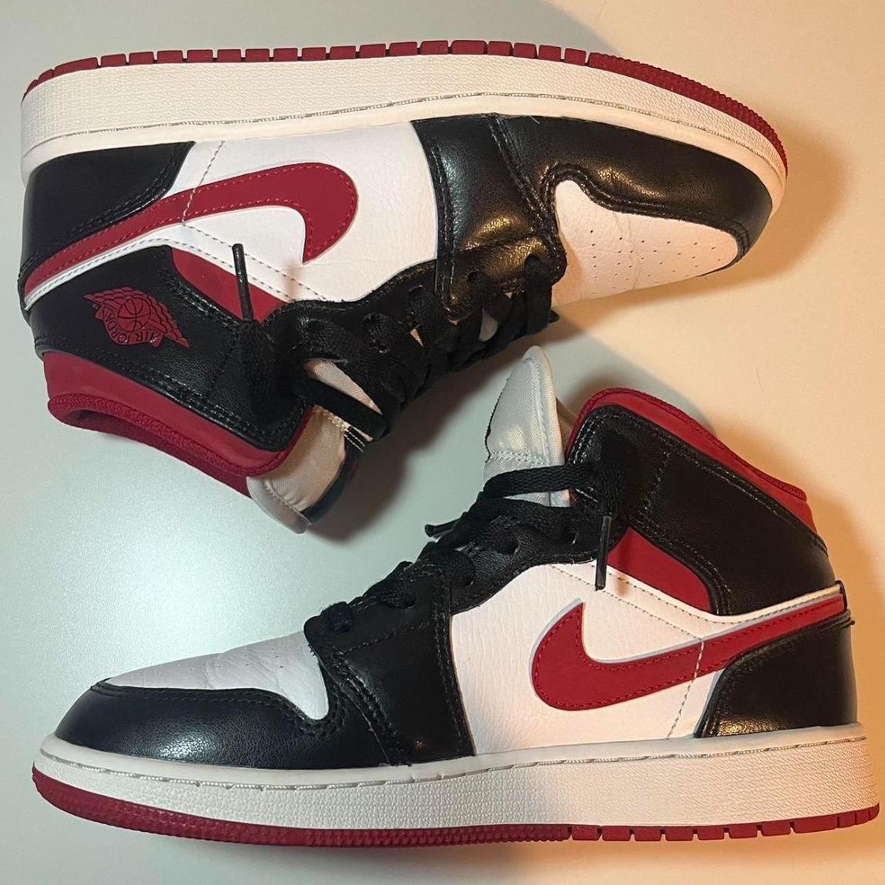 Air Jordan 1 buy Mid BG - Size 5Y