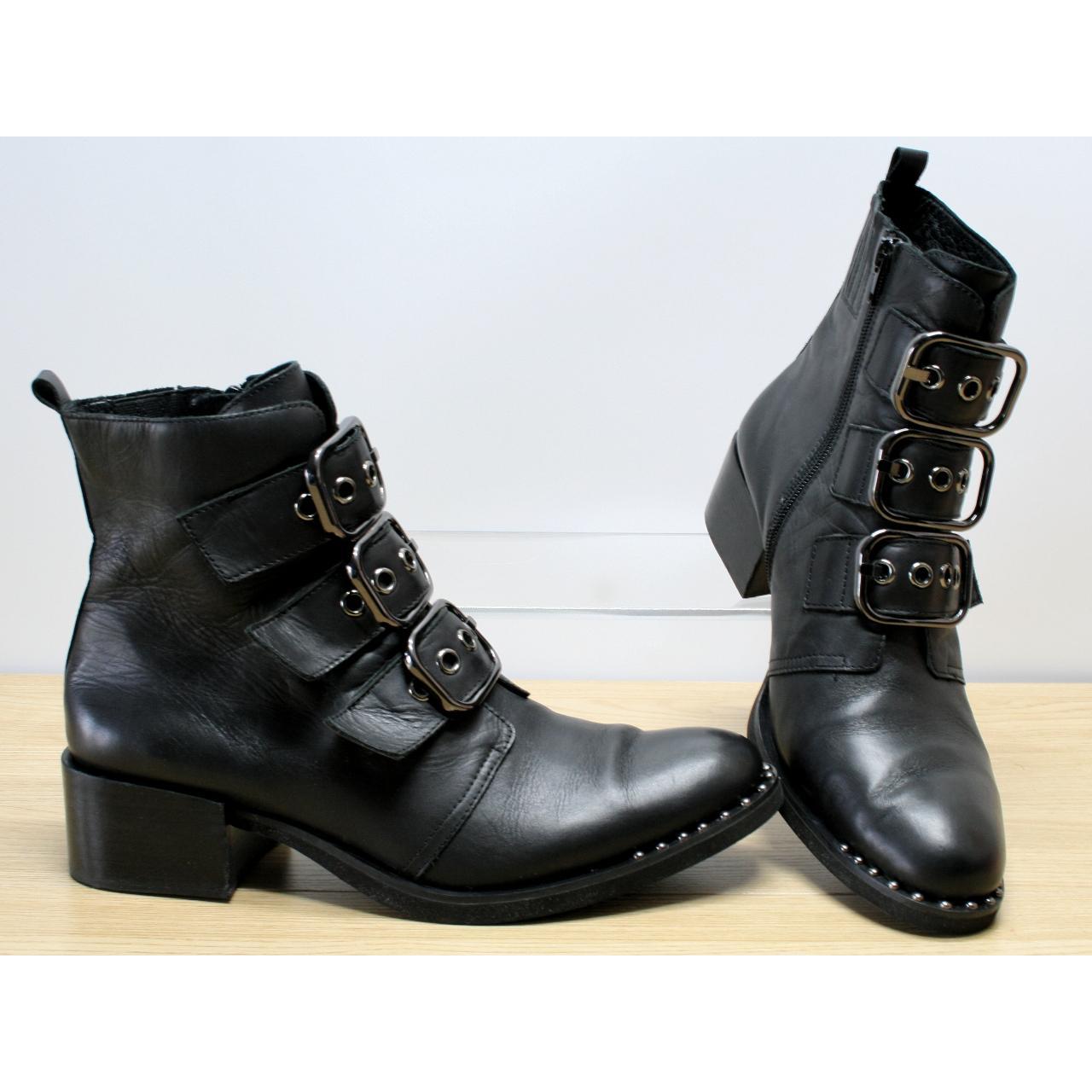 item listed by lunalistings
