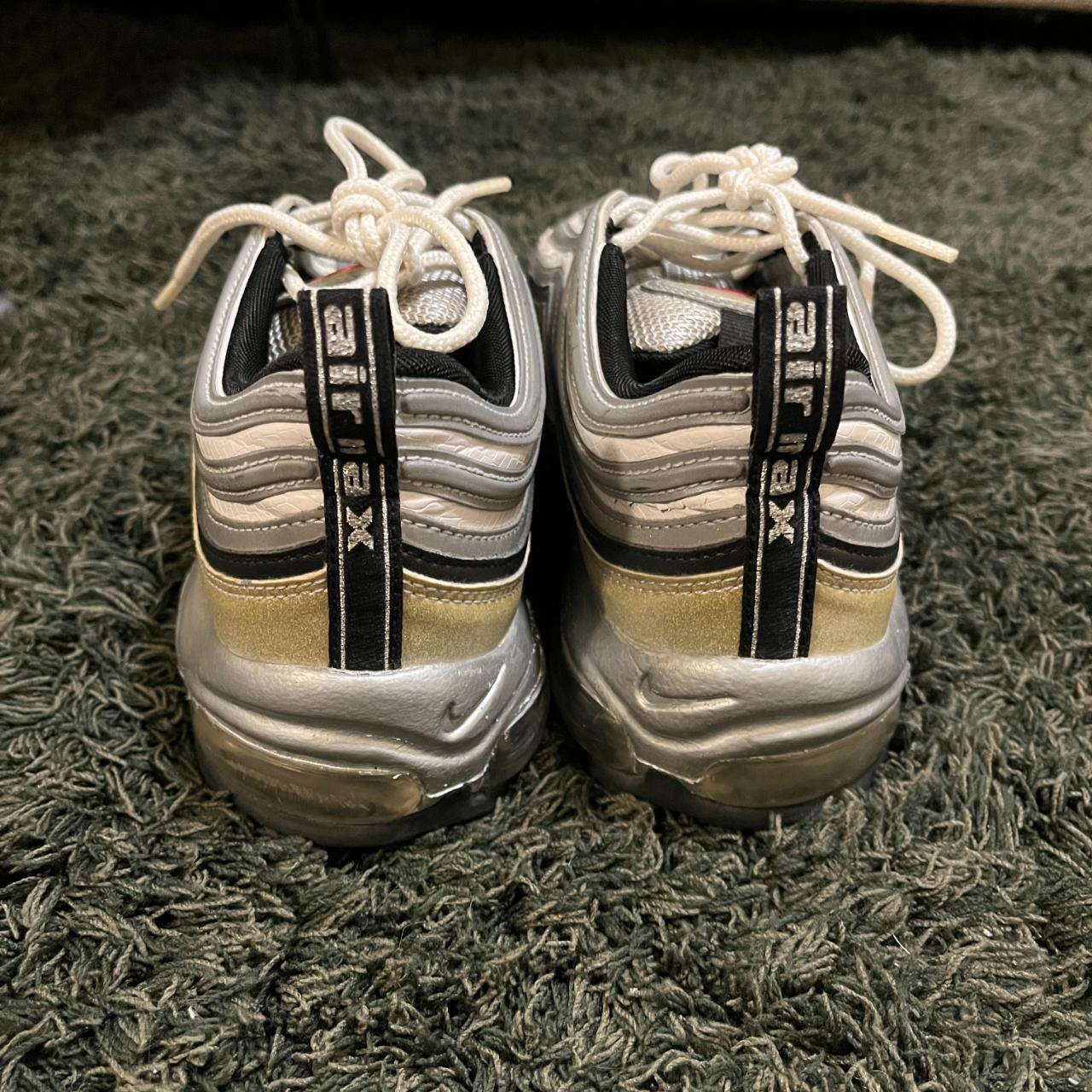 air max gold and silver