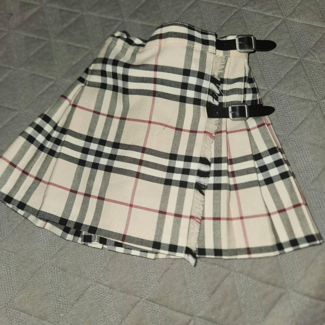 Burberry skirt Size: 3y Very good condition - Depop