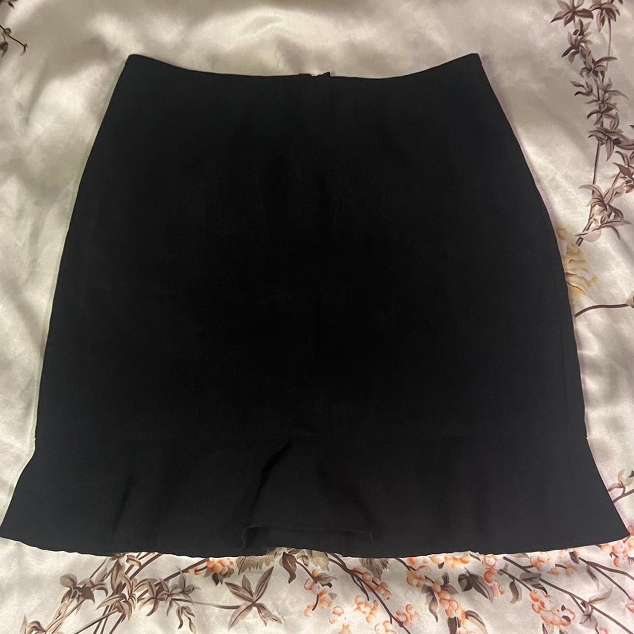 Black 2024 skirt 3/4