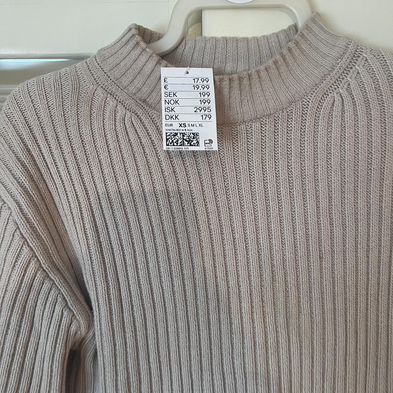 H&M Sweater Perfect for winter/ autumn season BRAND... - Depop