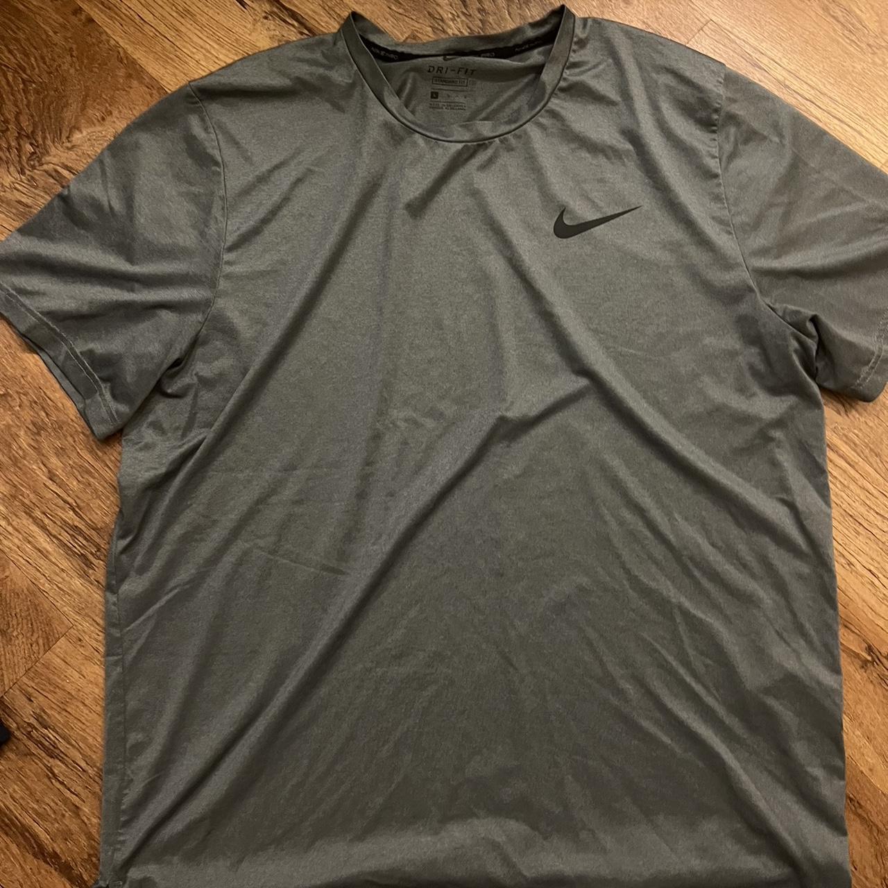 mens nike grey t shirt