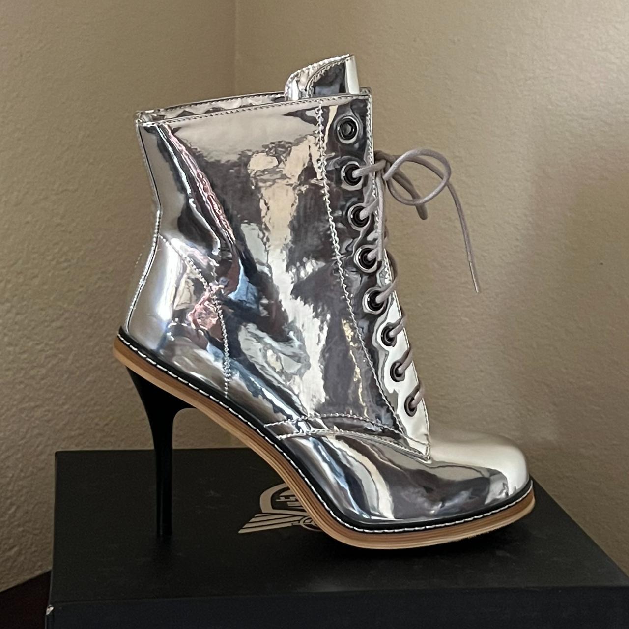 Women's Silver and Black Boots | Depop