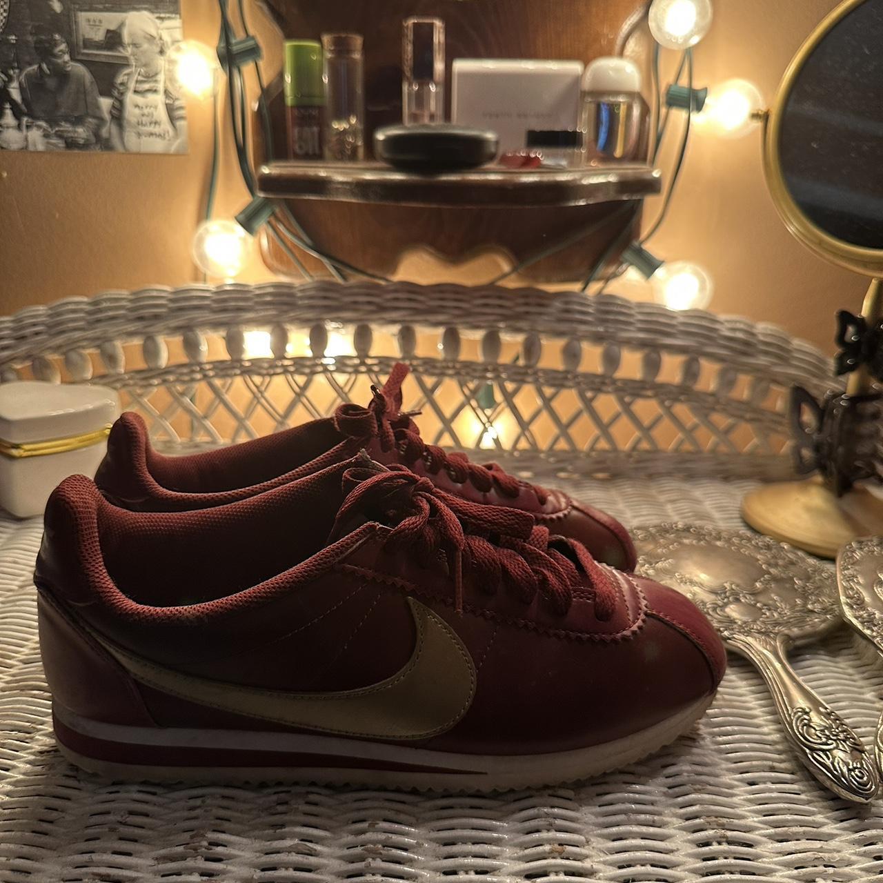 Burgundy and gold nike 2024 cortez