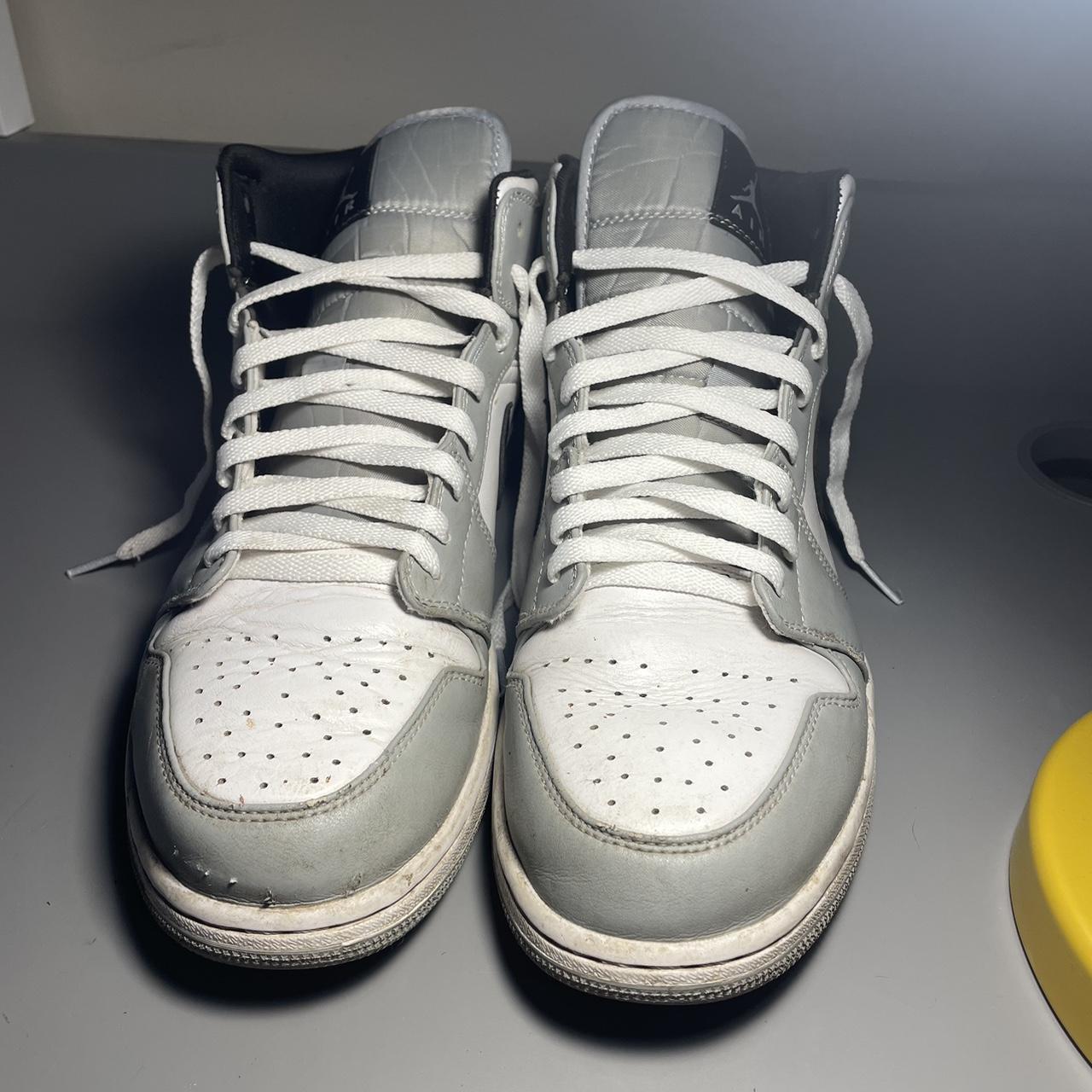 1s smoke grey
