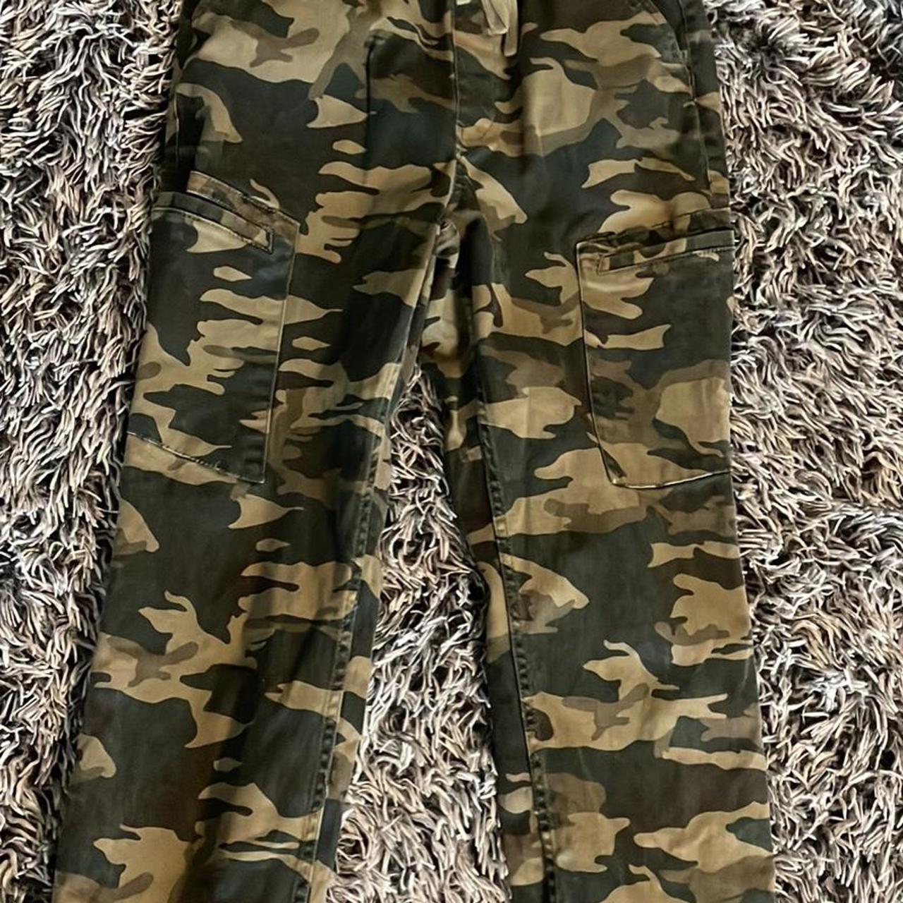 Hollister deals camouflage pants