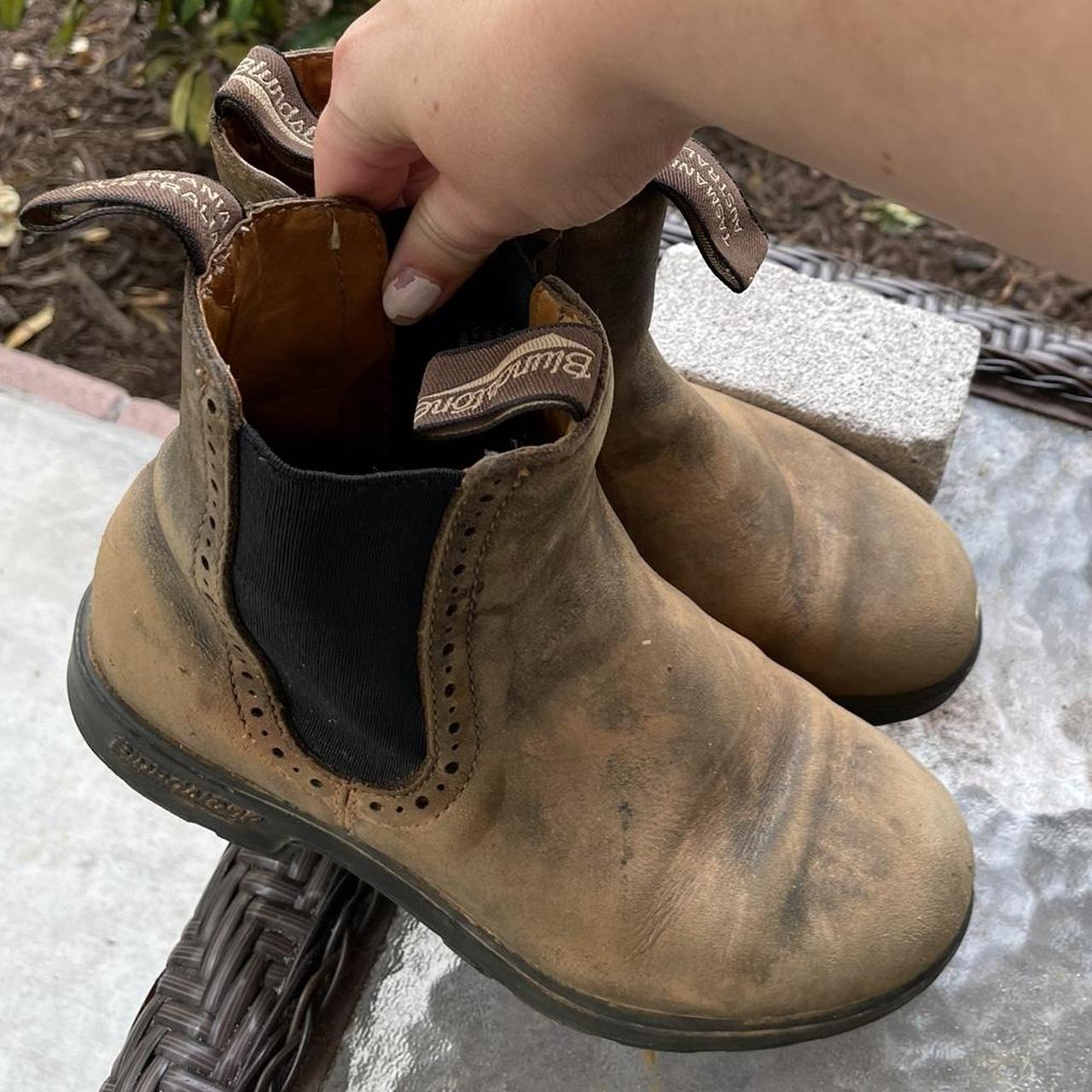 Blundstones size 6 US womens Pretty worn dirty