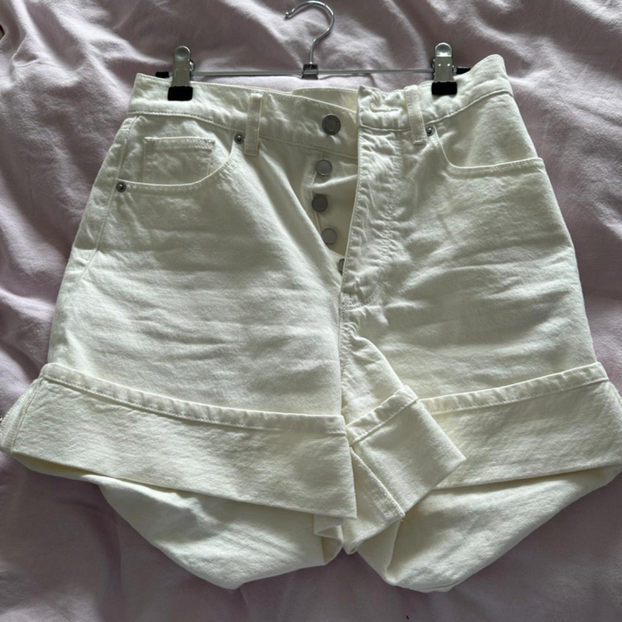 Henne short size 26 - Depop