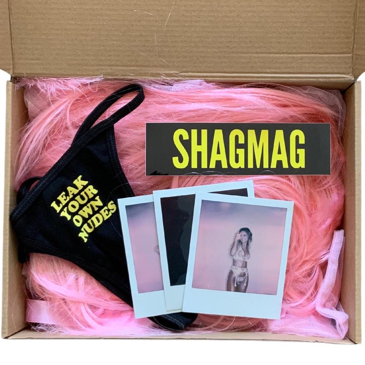 1 OF 1 JULIA ROSE & DESIRÉE SCHLOTZ CANVAS SHAGMAG... - Depop