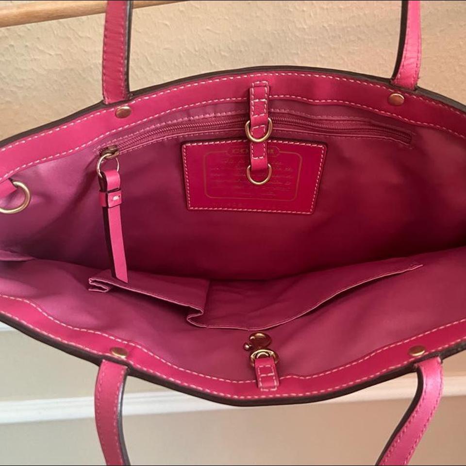 💗 big fuchsia coach bag💗 featuring a fully pink bag - Depop