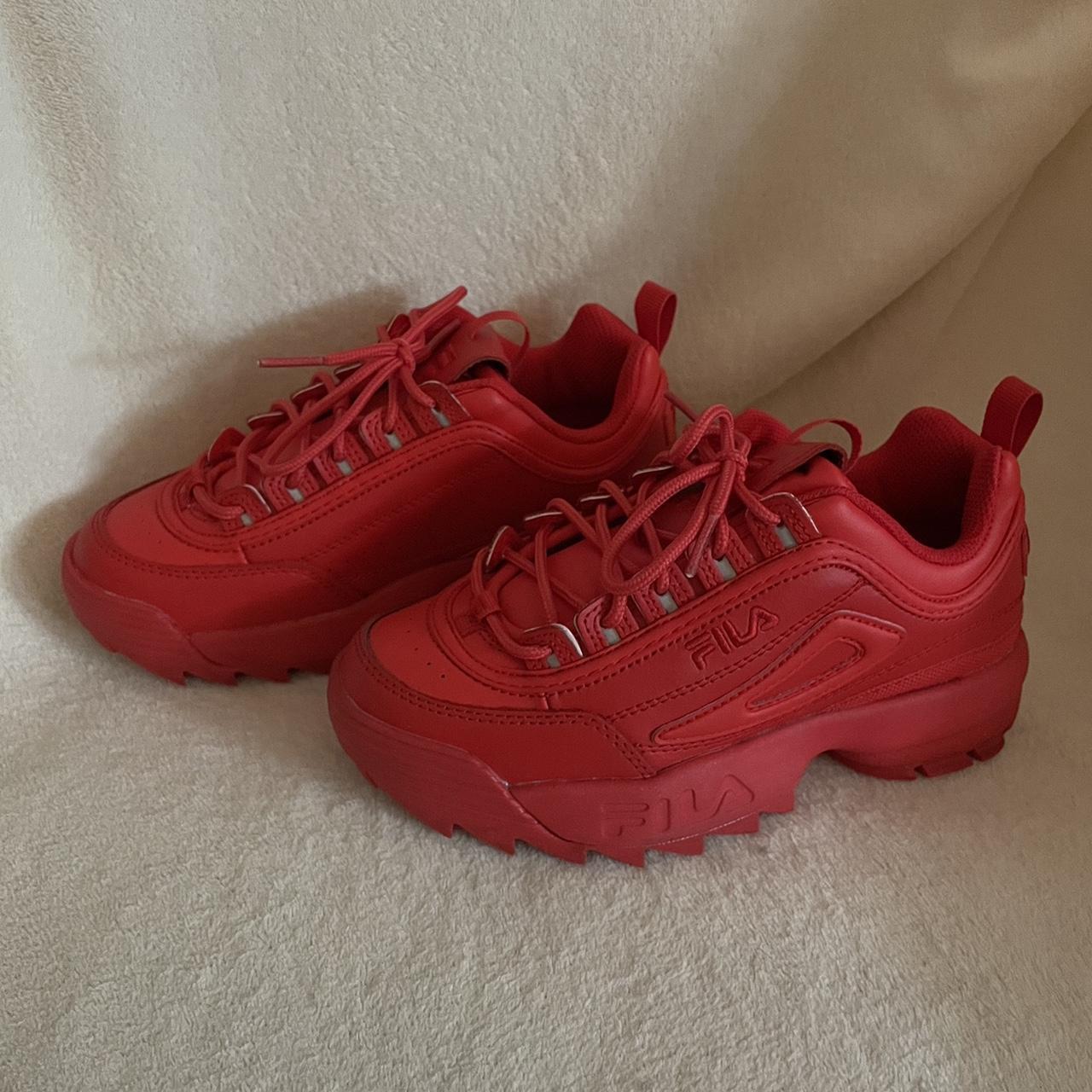 Fila deals red trainers