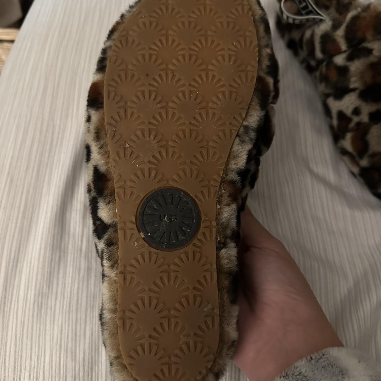 UGG Women's Tan and Black Slippers (4)