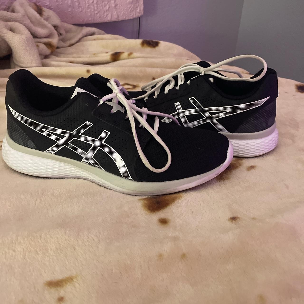 ladies black asics trainers