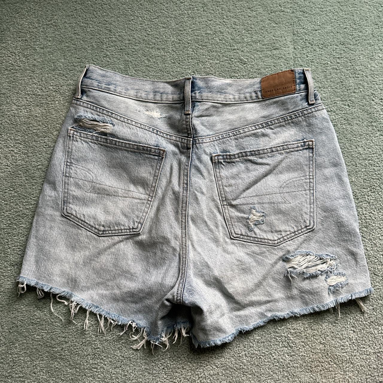 American Eagle 90s Boyfriend Shorts Size 8 (could... - Depop