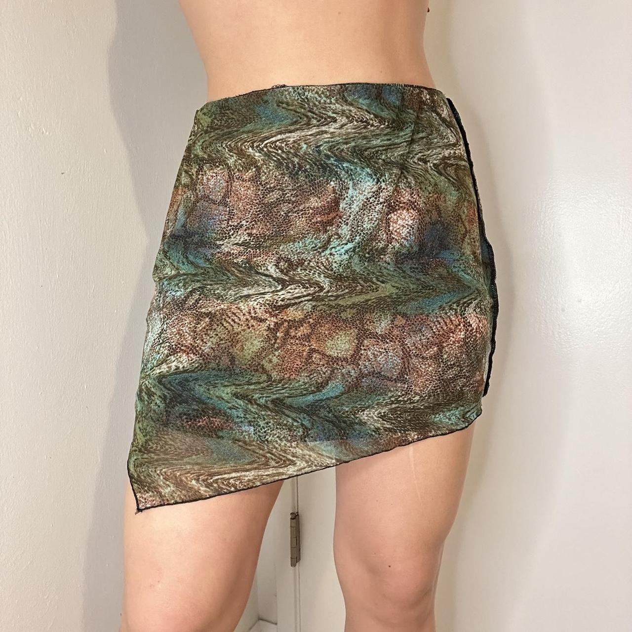 Asymmetrical top skirt snake