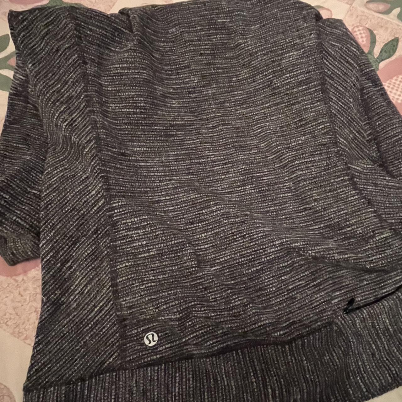 Lululemon Women's Grey Sweatshirt (2)