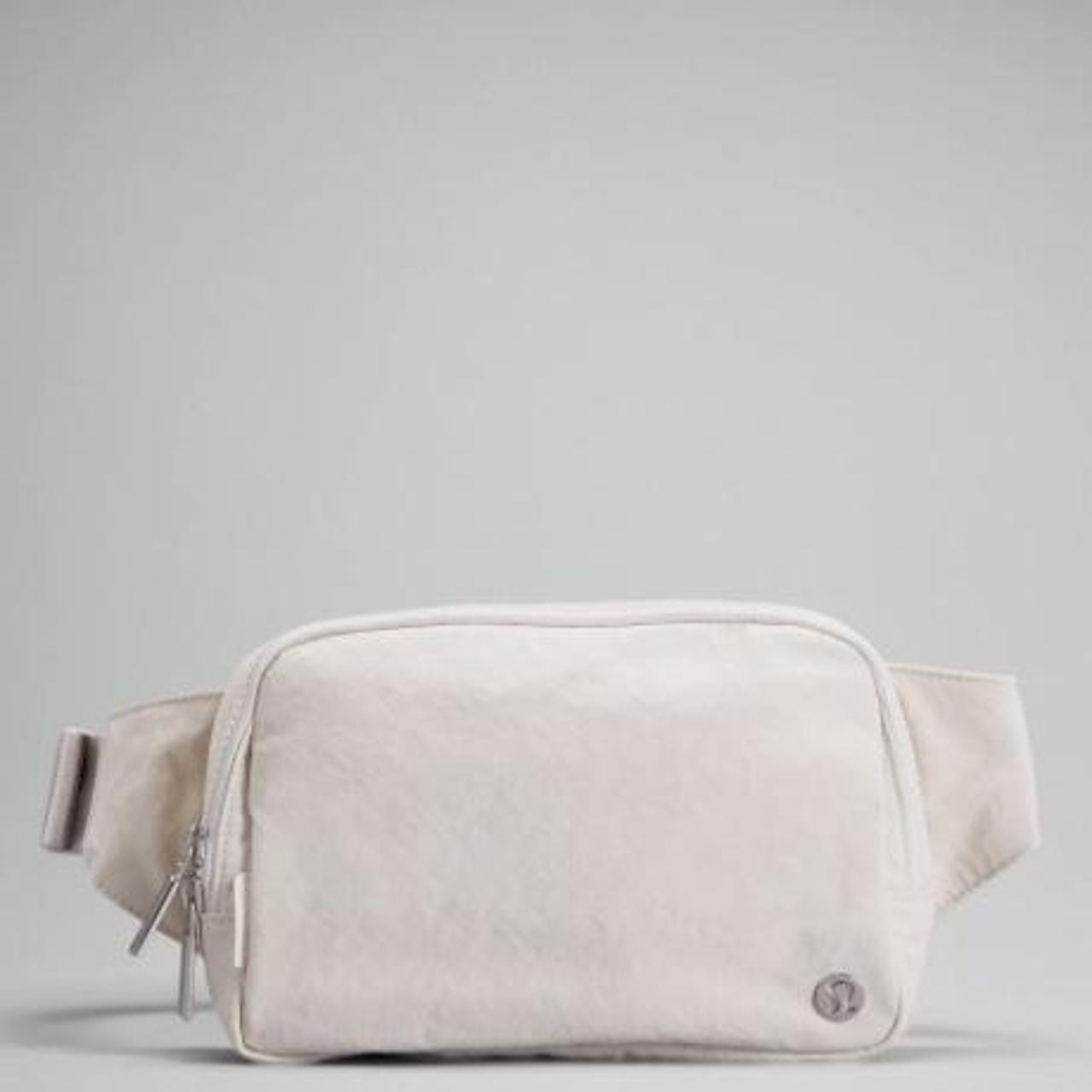 Everywhere Belt store Bag White Opal