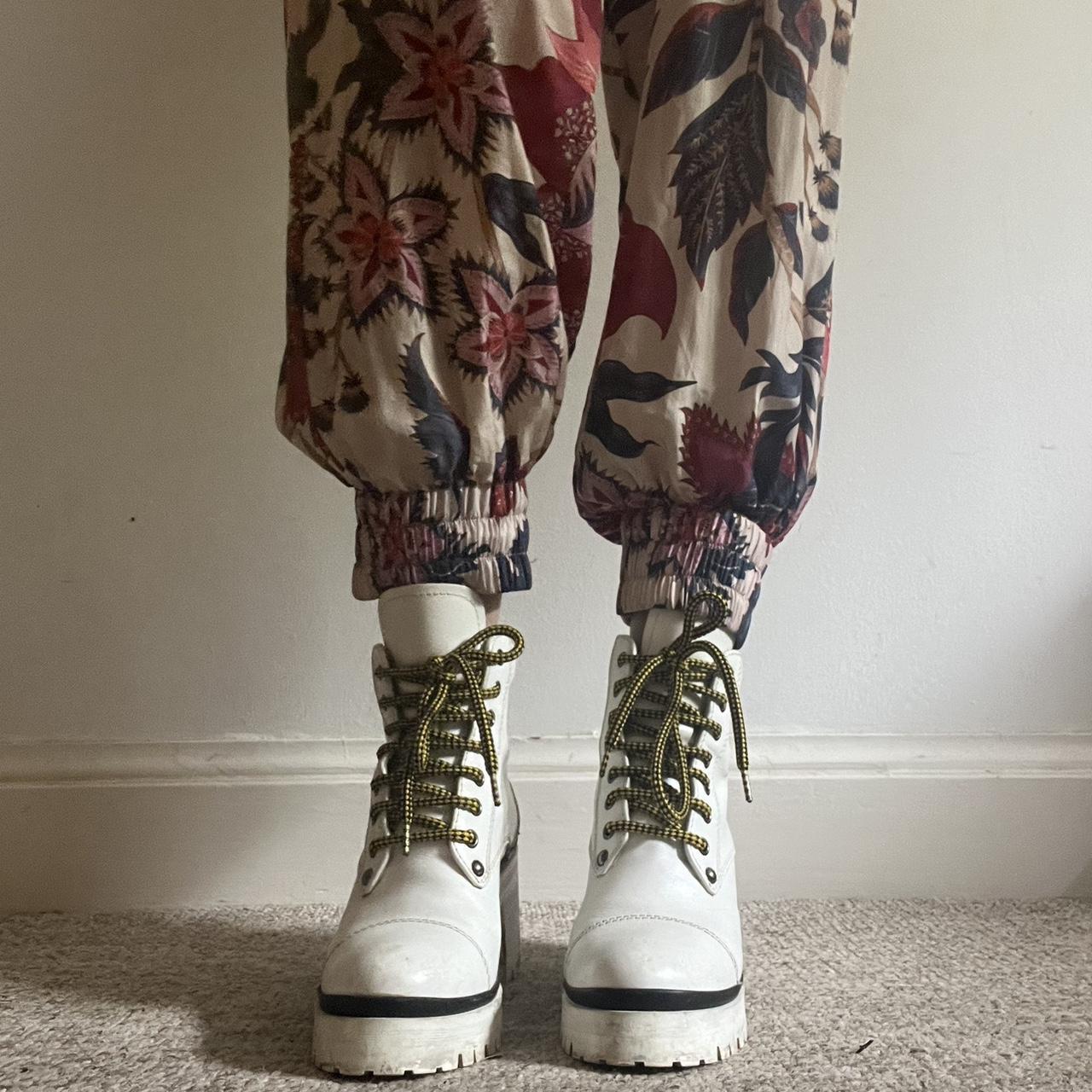 シューズ・サンダルその他 MIU MIU ANTIQUED LEATHER COMBAT BOOTS MIU MIU Rare find combat boots in white leather with | Depop