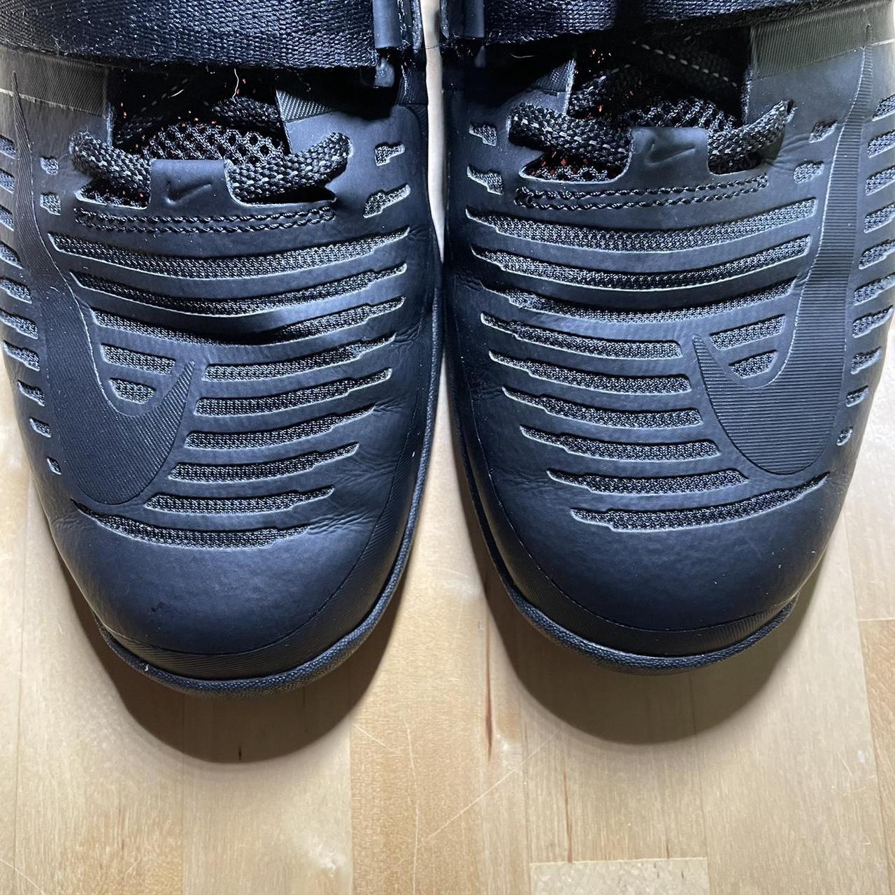 mens black nike gym trainers