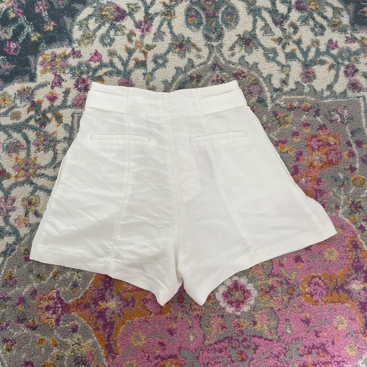 Classy white linen style shorts. Size 6. - Depop