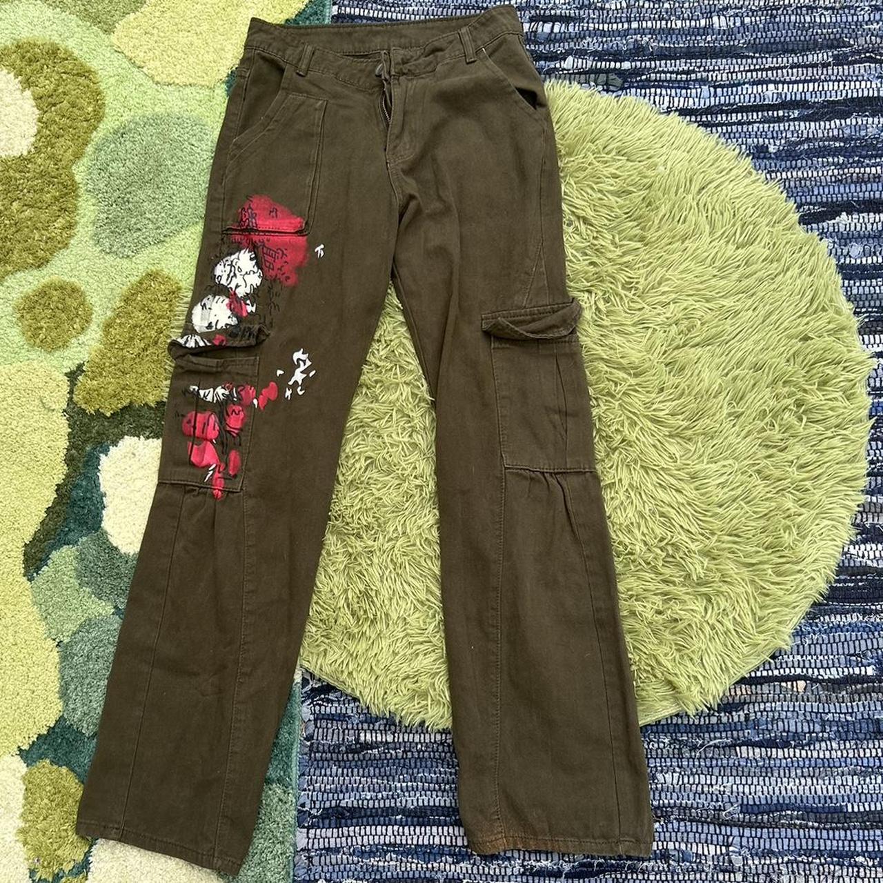 cute-army-green-cargo-pants-with-art-on-the-side-depop