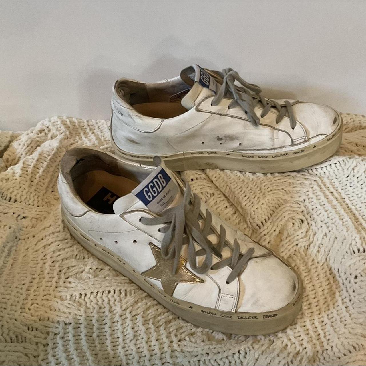 Golden Goose Women's White and Gold Trainers (4)