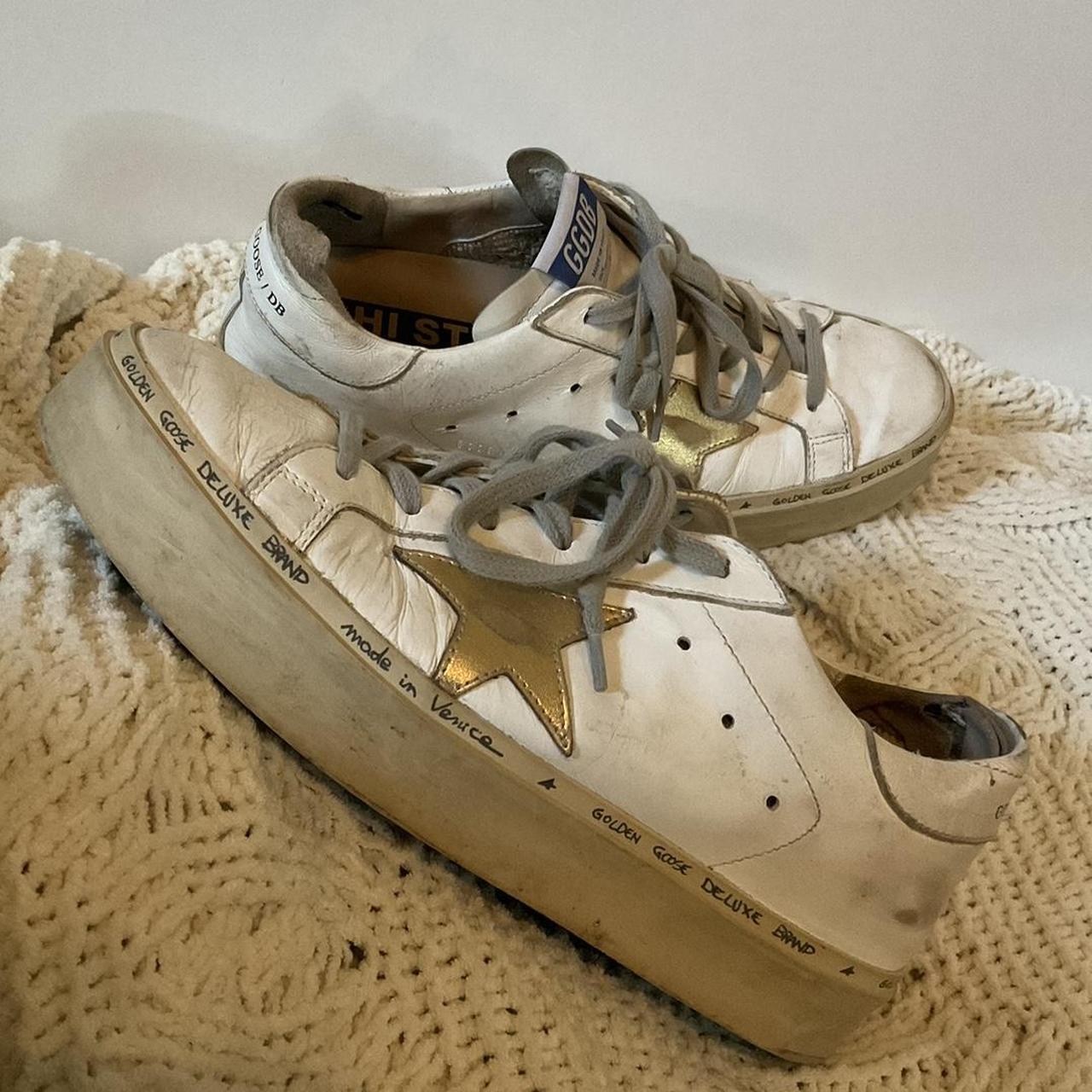 Golden Goose Women's White and Gold Trainers (3)
