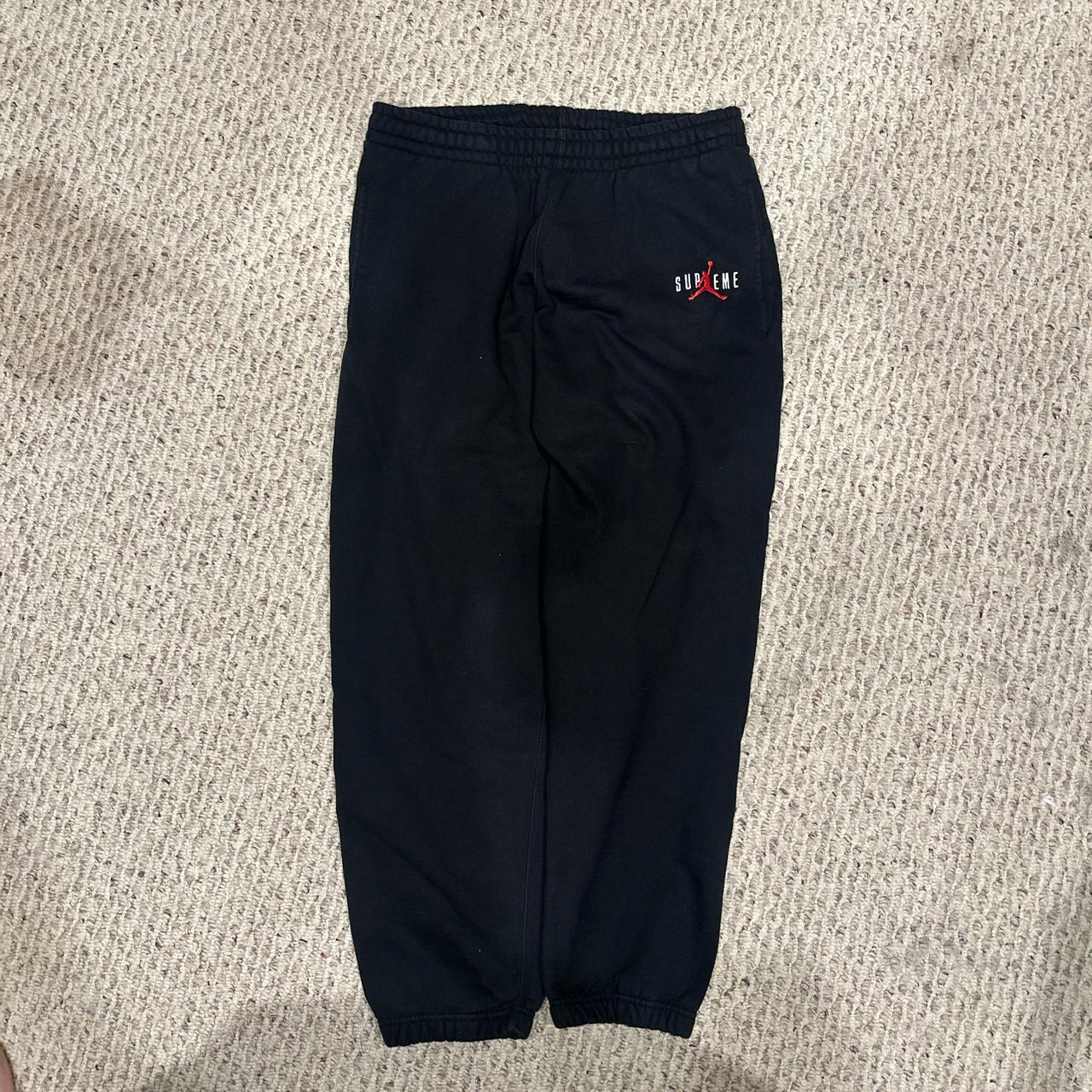Supreme jordan-sweatpants - Depop