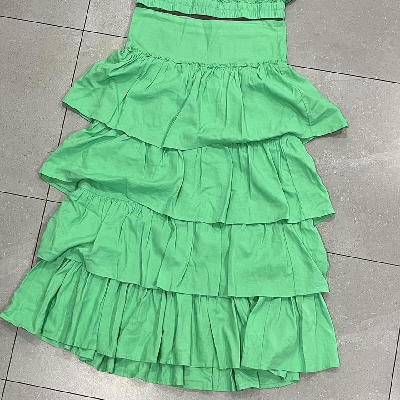 Decjuba green midi tiered ruffle skirt Elastic... - Depop