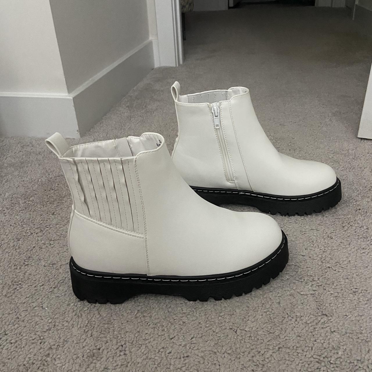 Forever 21 2024 white boots