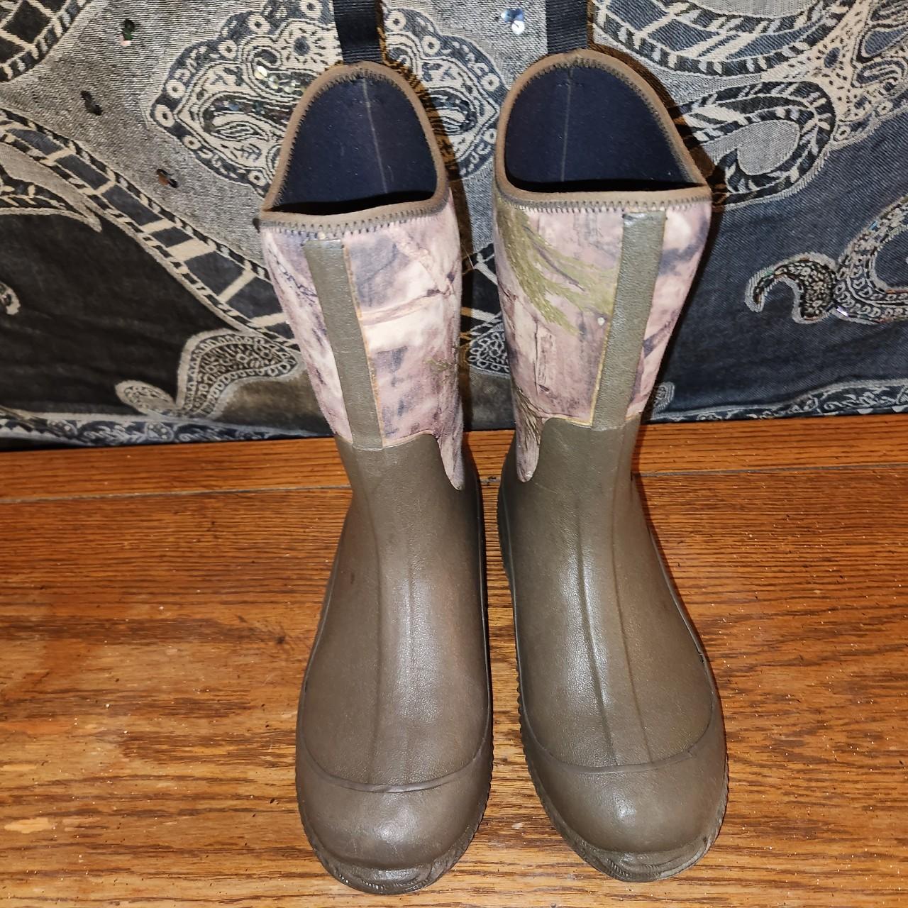 MUCK BOOTS - WOMANS SIZE 8.5 / MENS SIZE 7..5. -... - Depop