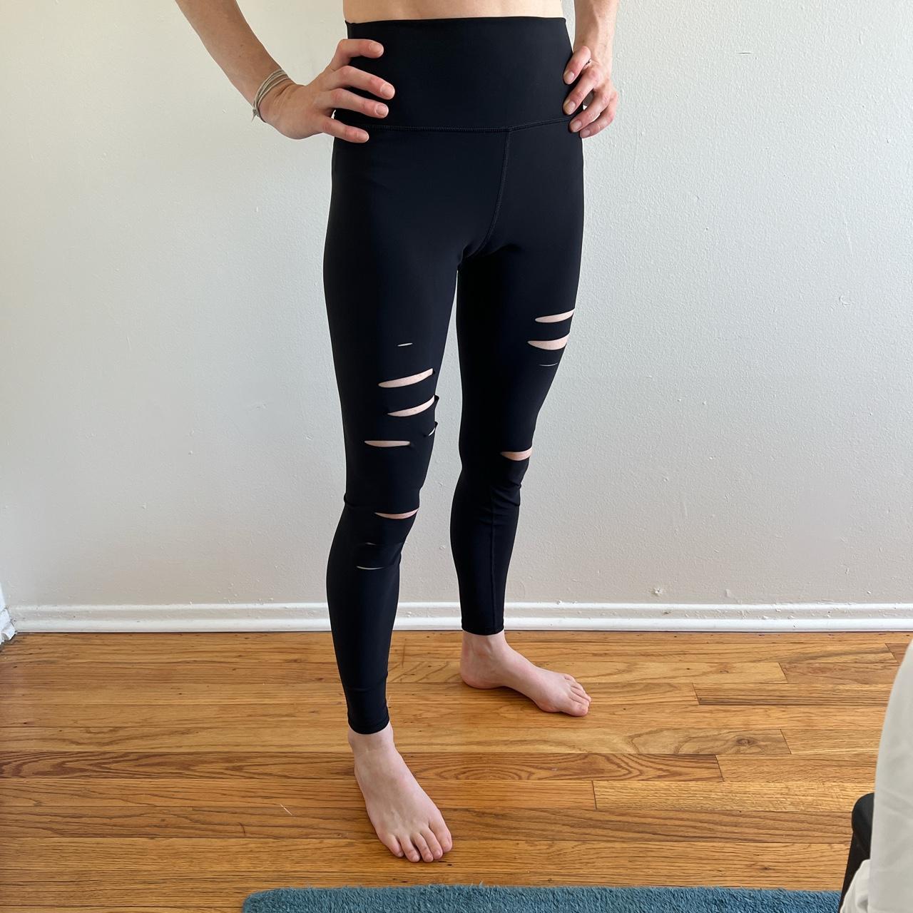 L039 Alo Yoga High waist leggings with front leg - Depop