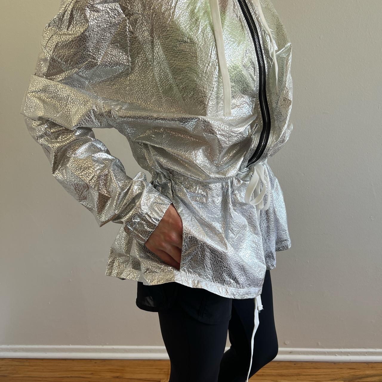 J004 Alo Yoga Silver super light weight parka