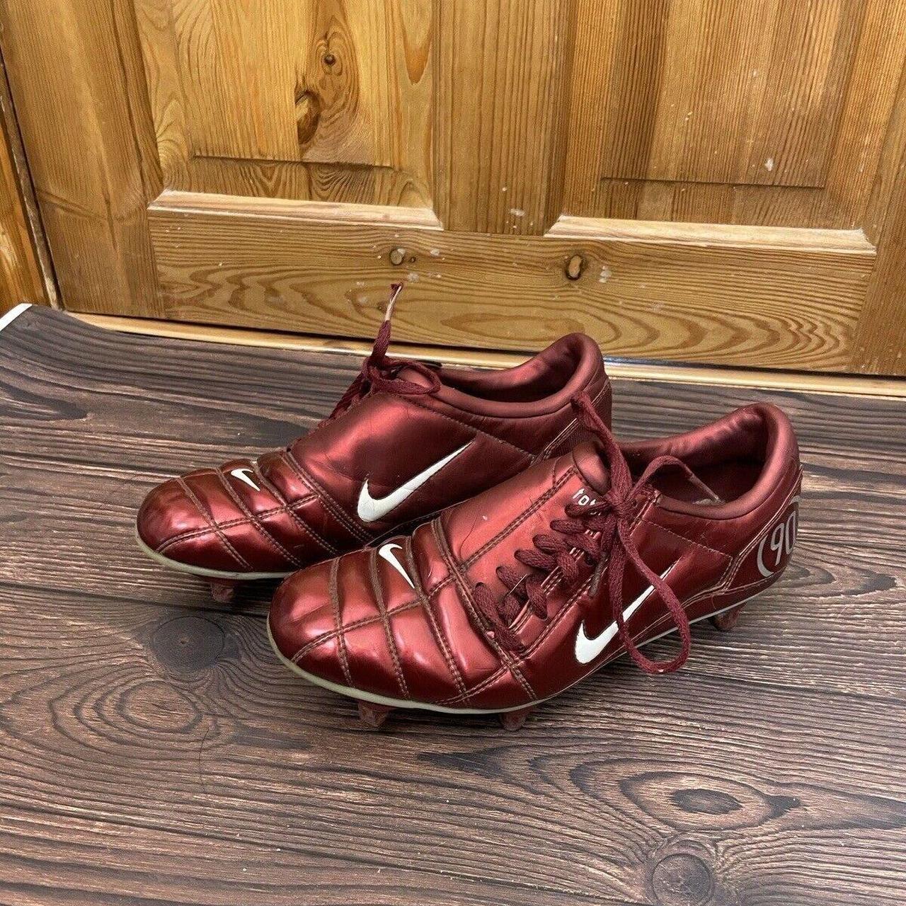 Nike burgundy football outlet boots