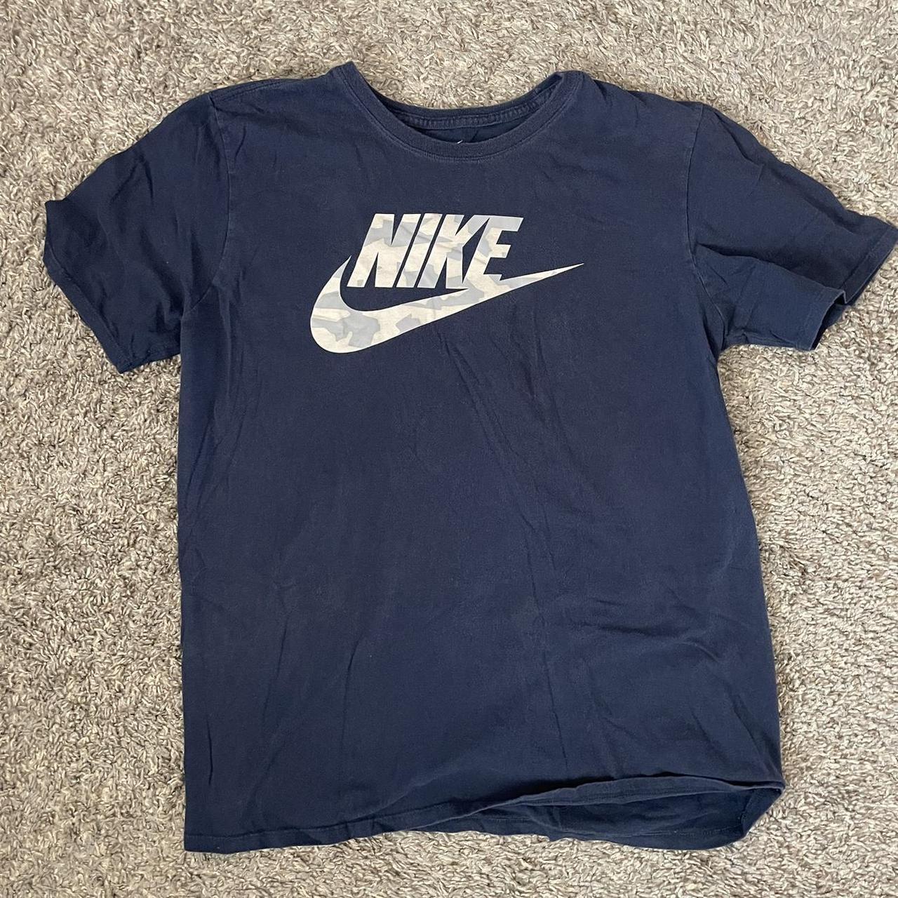 navy nike graphic t shirt - Depop