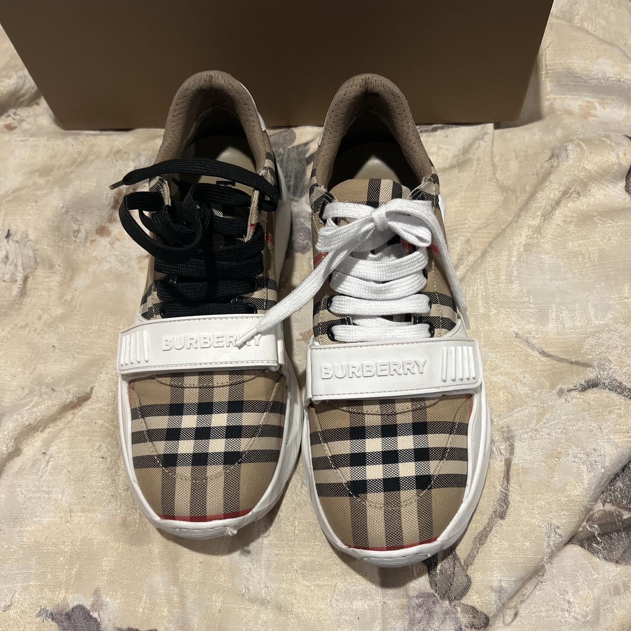 Burberry shoes size 7(40). Good condition. Comes