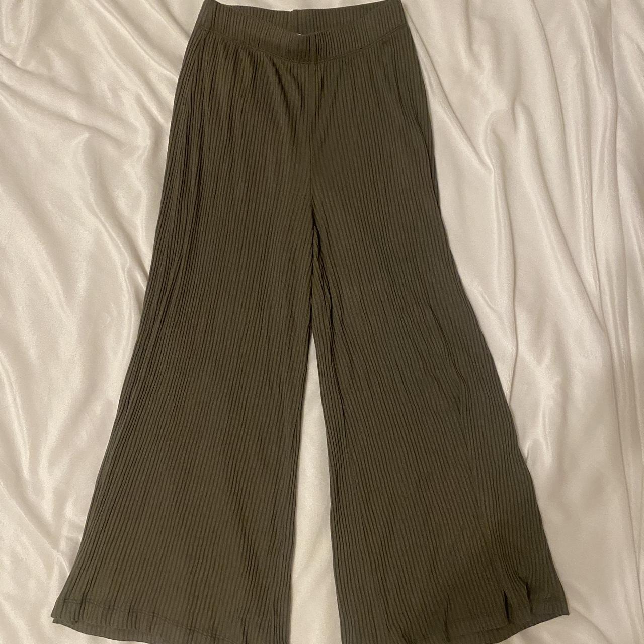 Women's Green Trousers | Depop