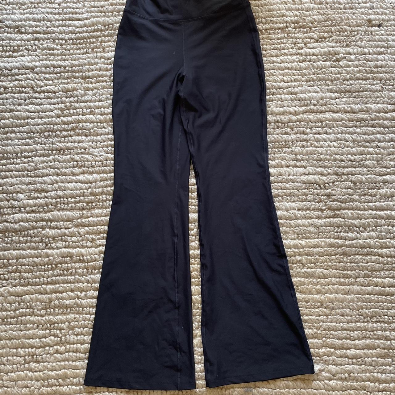 Medium Old Navy black leggings. Thick material. - Depop