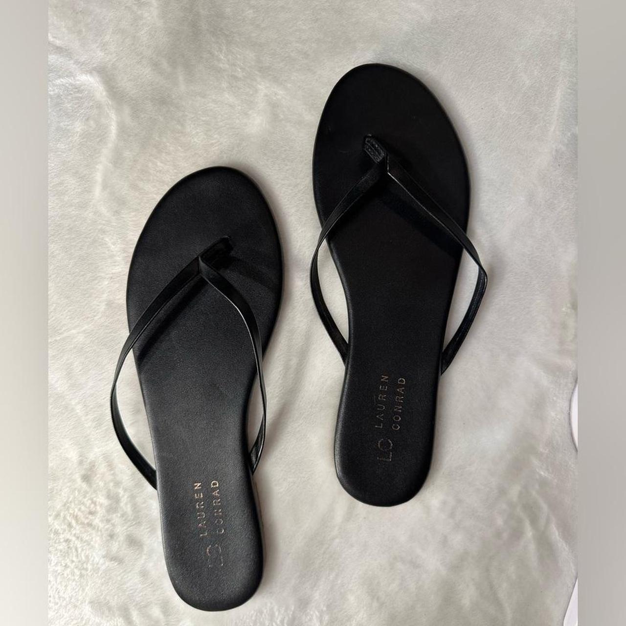 Lauren conrad on sale black flip flops